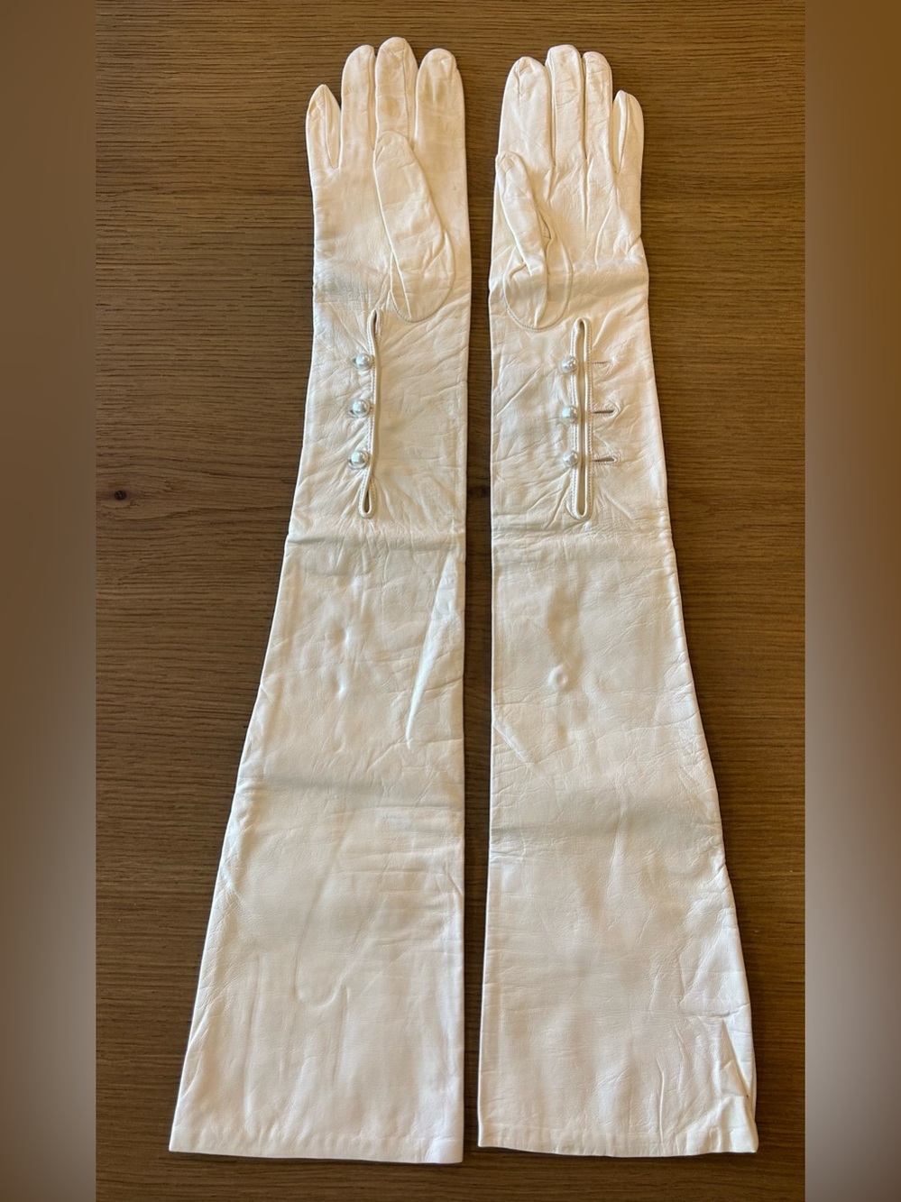 Vintage Shalimar White Leather Opera Gloves Silk Lined Made in Italy Size 7 - Picture 3 of 11